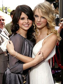 selena-and-taylor.jpg