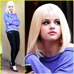 selena-gomez-blonde-wig.jpg